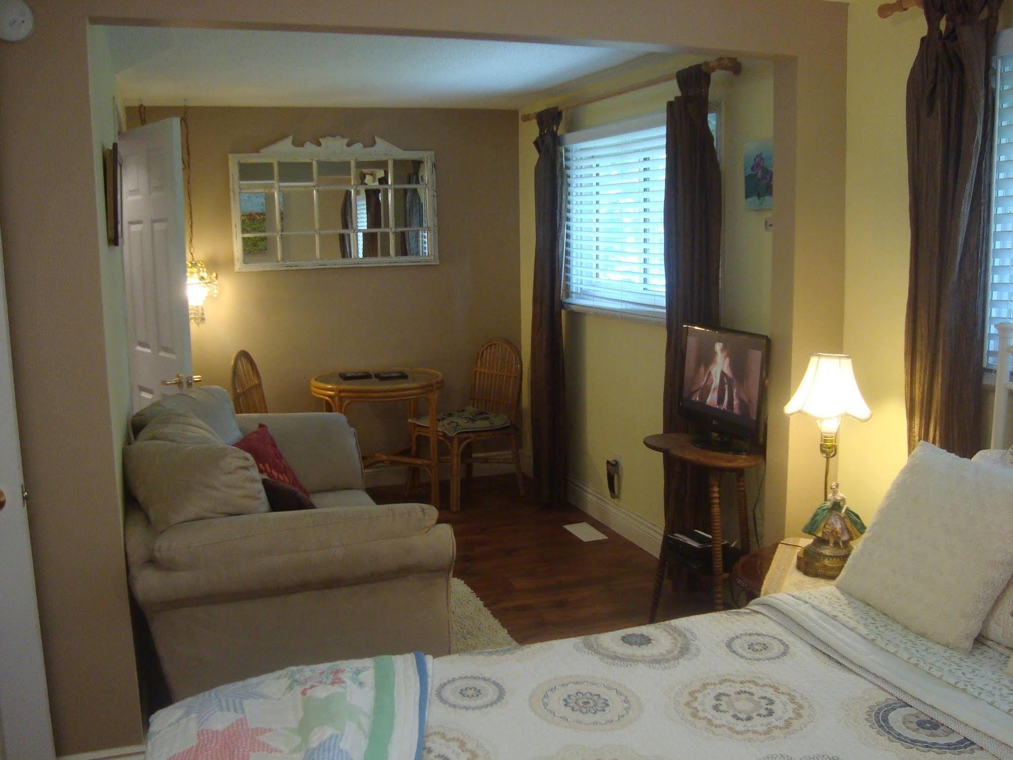 Paddington Place Bed & Breakfast Ошава Екстер'єр фото